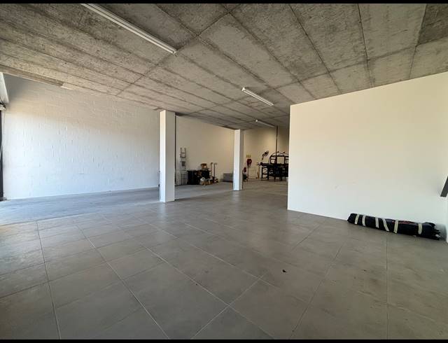 500M² WAREHOUSE TO LET IN FIRGROVE